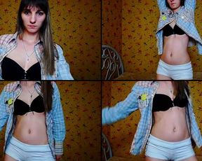 MissCutieX laying around looking sexy showing her ass & pretty pussy in free cam recording 2017-05-14 185256