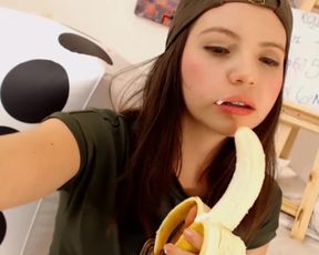 Chat with Laura_Lee in a Live Adult Video Chat Room Now