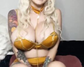 Sexy bimbo solo 3