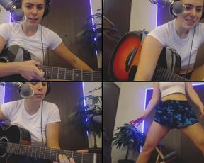 AwesomeKate rocking her pussy in free cam recording 2017-08-11_105605