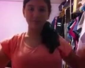 Solo le Muestra Las Tetas Por Que Es Menor De edad