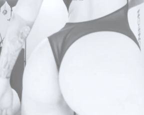 HOT CAM GIRL 47: AWESOME ASS IN THE HOUSE