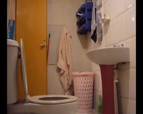 Espiandola En El WC