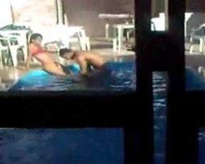 Espiando a mi primo y su novio en la alberca