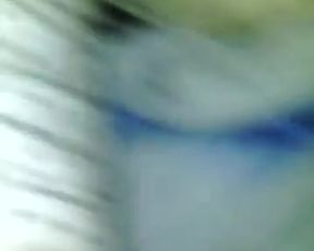 espiando a la hermana dormida