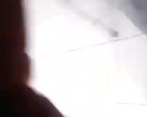 Mulher casada fazendo hora extra no salão