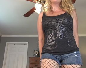 Dirty Princess White Girl Booty Shaking And Ass Worship in private premium video