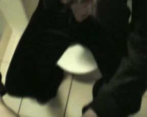 amateur blowjob on toilet cabine
