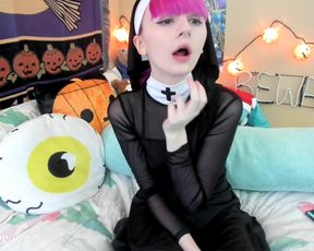Tweetney nun loves spanks and fisting 2