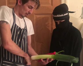 arab-cum-slut_milf-samples-vegetables-stuffed-in-pussy-2018-02-03