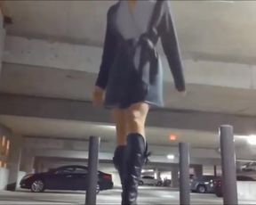 Blonde Hottie Toy Fuckz Creamy Pussy in Ṗublic Ǵarage