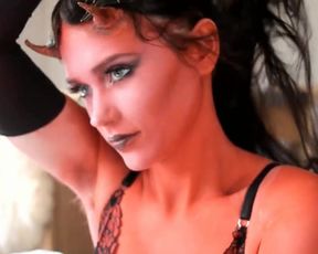 Mothandrust sexy Halloween devil makeup