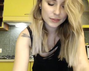 Emma_U2 1905201806