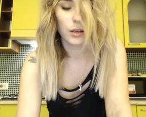 Emma_U2 1905201802
