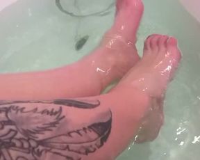 Big Feet Bathing