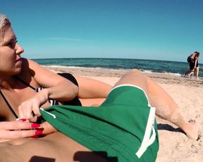 Amateur Outdoor Risky Blowjob on Public Beach. another Day in Paradise