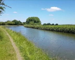 Canal Side Risky Public Doggystyle & Sucking