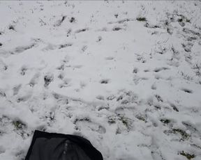 Making Yellow Snow / Pissing in the Snow