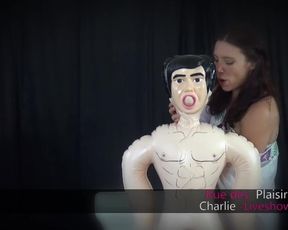 Charlie et La Poupée Gonflable GLADIATOR