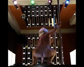 Hot Mom Rams Dick up her Cunt while she tries to Phone Cuckold Husband