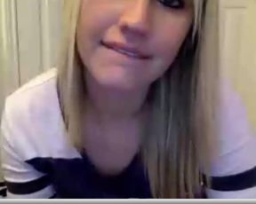 smexxii93 Bra Flash and Flicks Tongue