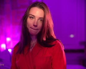 Cinnabelle 12032020 - shaved pussy close-up