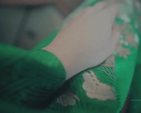 Lucie Oude - Body tour in kimono