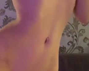 Ellieleen1 (aka ellieleen11, ellieleen, elliemayli) horny baby momma and whipping herself OnlyFans private video