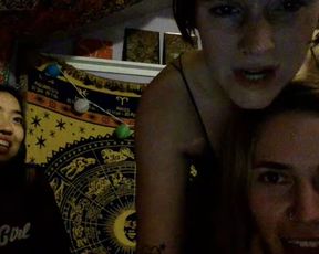 Strawberrydevil webcam show 2019-11-23 09 48 58